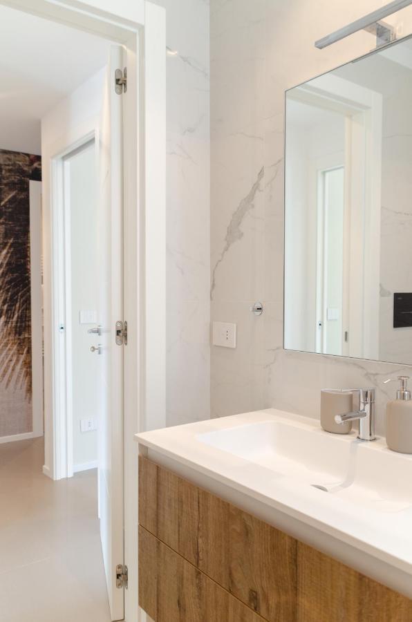 Апартаменти Apulialux Seaview Prestige Apt / Jacuzzi + Parking Поліньяно-а-Маре Екстер'єр фото