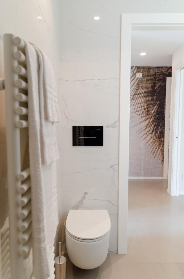 Апартаменти Apulialux Seaview Prestige Apt / Jacuzzi + Parking Поліньяно-а-Маре Екстер'єр фото